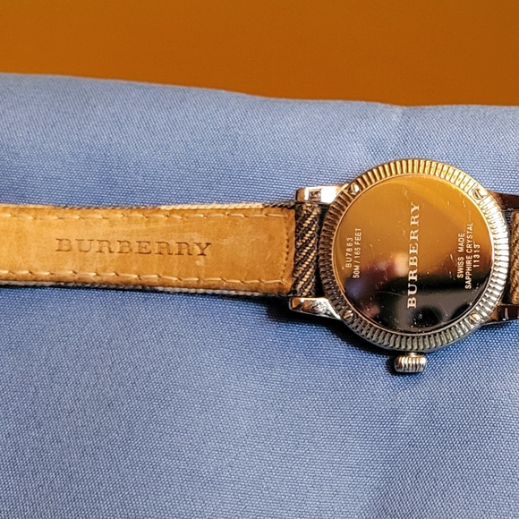 Womens Burberry watch - Picture 3 of 8
